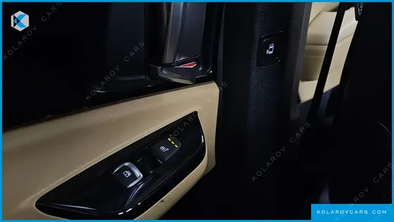 KIA CARNIVAL GASOLINE 9-SEATER NOBLESSE