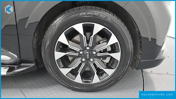 KIA CARNIVAL GASOLINE 7-SEATER HI-LIMOUSINE