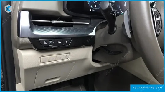 KIA CARNIVAL GASOLINE 7-SEATER HI-LIMOUSINE
