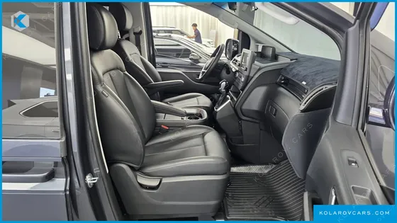 HYUNDAI STARIA L3.5 CARGO 5-SEATER