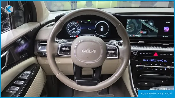 KIA CARNIVAL GASOLINE 4-SEATER HI-LIMOUSINE