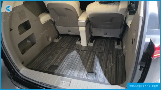 KIA CARNIVAL GASOLINE 4-SEATER HI-LIMOUSINE