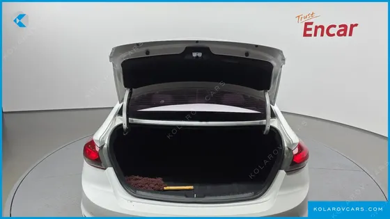 HYUNDAI ELANTRA (AVANTE) 1.6 GDI SMART