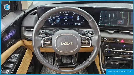 KIA CARNIVAL DIESEL 9-SEATER SIGNATURE
