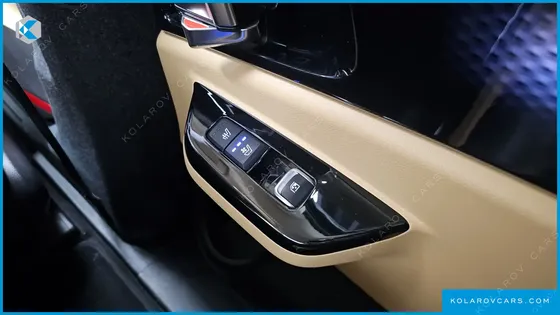 KIA CARNIVAL DIESEL 9-SEATER SIGNATURE