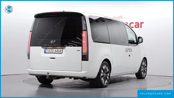HYUNDAI STARIA 4WD LOUNGE 9-SEATER