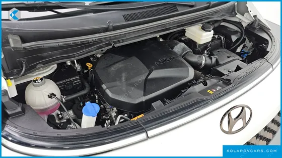 HYUNDAI STARIA 4WD LOUNGE 9-SEATER