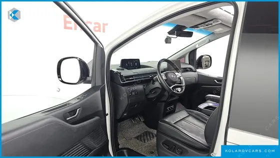 HYUNDAI STARIA 4WD LOUNGE 9-SEATER