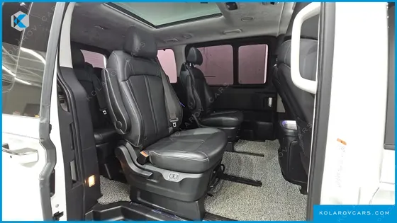 HYUNDAI STARIA 4WD LOUNGE 9-SEATER