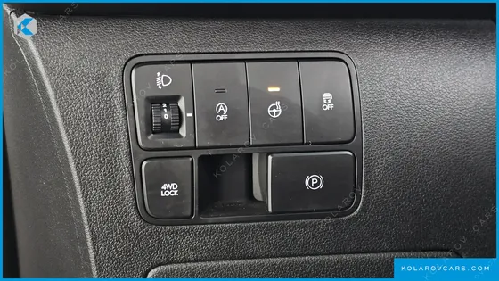 HYUNDAI STARIA 4WD LOUNGE 9-SEATER