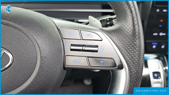 HYUNDAI STARIA 4WD LOUNGE 9-SEATER