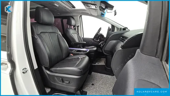 HYUNDAI STARIA 4WD LOUNGE 9-SEATER