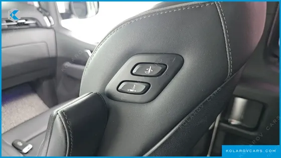 HYUNDAI STARIA 4WD LOUNGE 9-SEATER