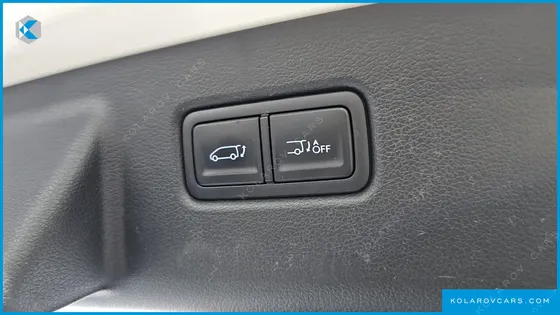 HYUNDAI STARIA 4WD LOUNGE 9-SEATER