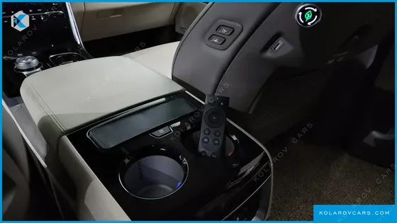 KIA CARNIVAL GASOLINE 7-SEATER HI-LIMOUSINE
