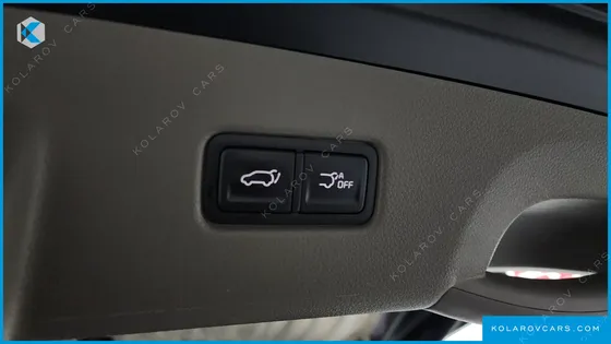 KIA CARNIVAL GASOLINE 7-SEATER HI-LIMOUSINE