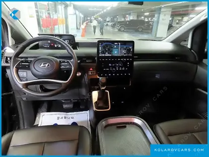HYUNDAI STARIA CARGO 5-SEATER