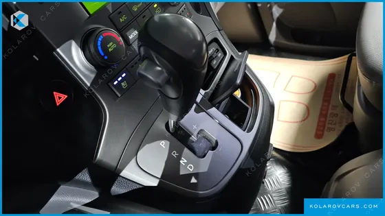 HYUNDAI STAREX 11-SEATER WAGON