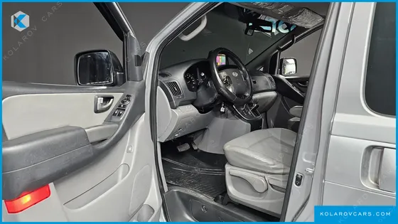 HYUNDAI STAREX 11-SEATER WAGON