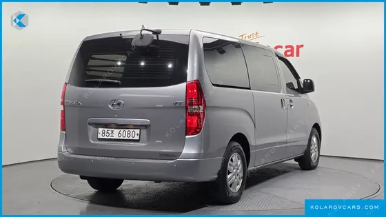 HYUNDAI STAREX 5-SEATER VAN