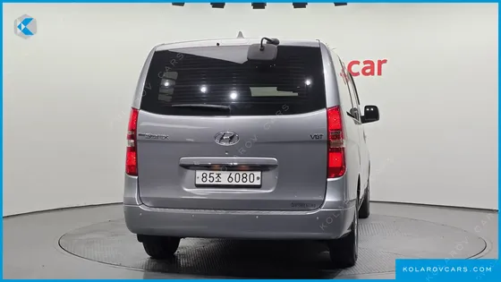 HYUNDAI STAREX 5-SEATER VAN
