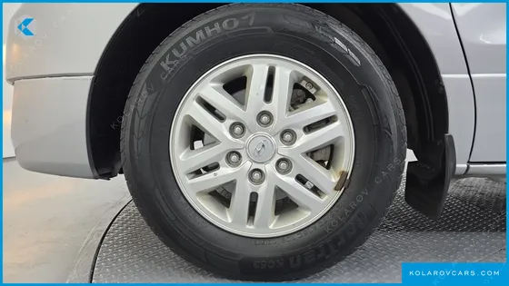 HYUNDAI STAREX 5-SEATER VAN