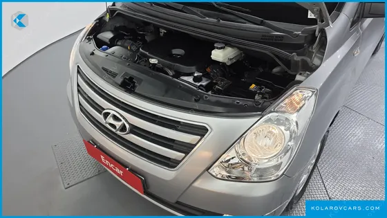 HYUNDAI STAREX 5-SEATER VAN
