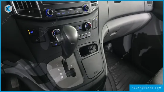 HYUNDAI STAREX 5-SEATER VAN