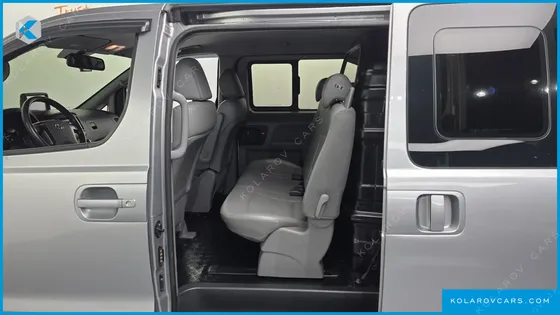 HYUNDAI STAREX 5-SEATER VAN