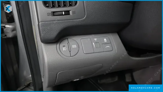 HYUNDAI STAREX 5-SEATER VAN