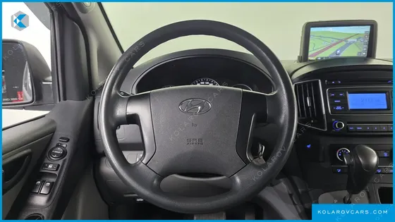 HYUNDAI STAREX 5-SEATER VAN