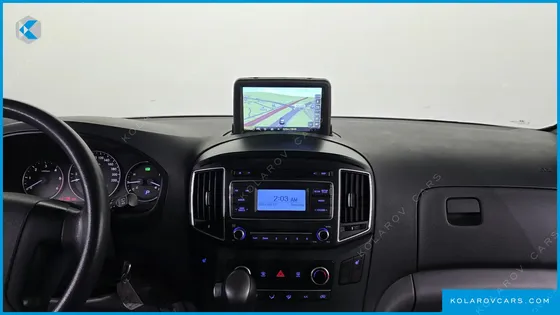 HYUNDAI STAREX 5-SEATER VAN