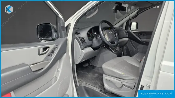 HYUNDAI STAREX 3-SEATER VAN