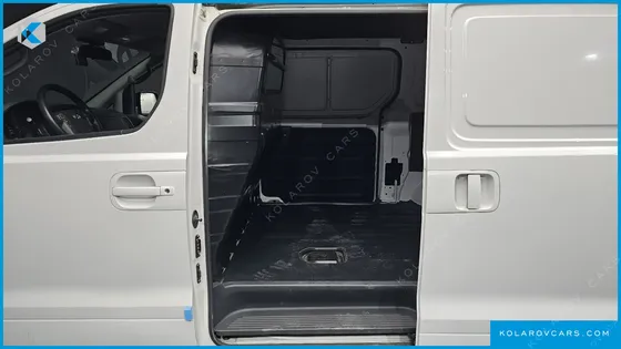 HYUNDAI STAREX 3-SEATER VAN