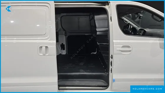 HYUNDAI STAREX 3-SEATER VAN
