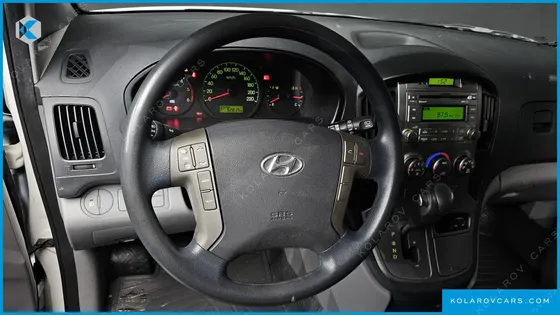 HYUNDAI STAREX 3-SEATER VAN