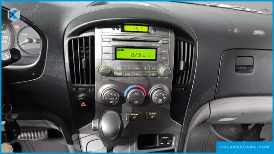 HYUNDAI STAREX 3-SEATER VAN