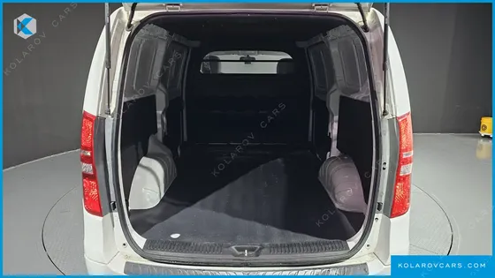 HYUNDAI STAREX 3-SEATER VAN