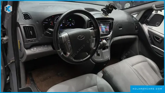 HYUNDAI STAREX 3-SEATER VAN