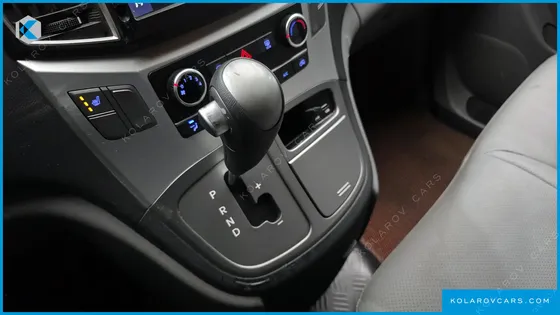 HYUNDAI STAREX 3-SEATER VAN
