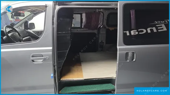 HYUNDAI STAREX 3-SEATER VAN