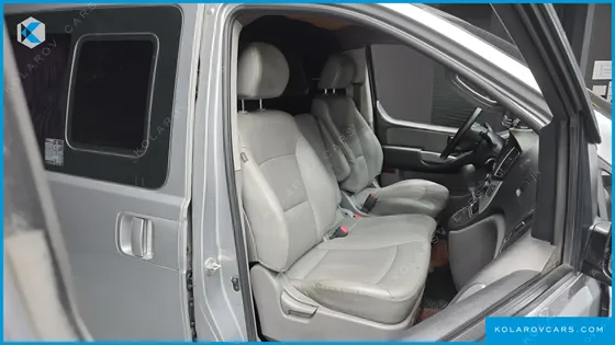 HYUNDAI STAREX 3-SEATER VAN