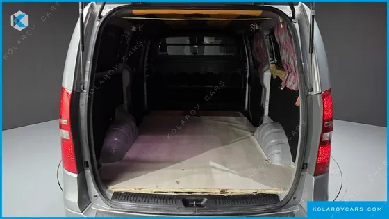 HYUNDAI STAREX 3-SEATER VAN
