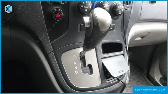 HYUNDAI STAREX 3-SEATER VAN