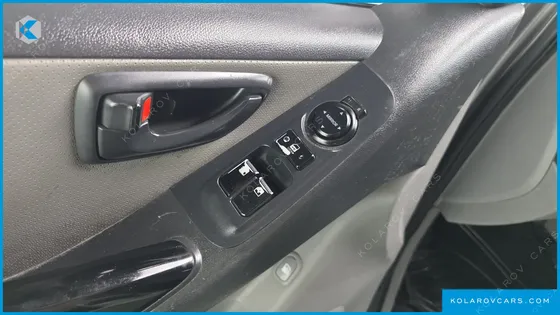 HYUNDAI STAREX 3-SEATER VAN