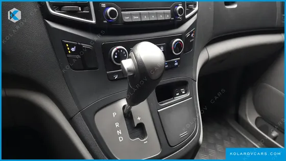 HYUNDAI STAREX 3-SEATER VAN