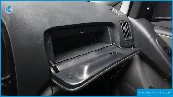 HYUNDAI STAREX 12-SEATER WAGON