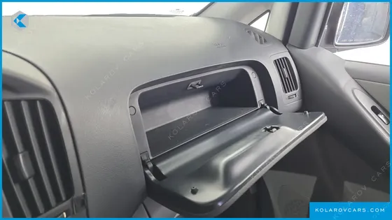 HYUNDAI STAREX 12-SEATER WAGON