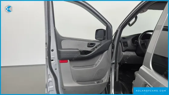 HYUNDAI STAREX 12-SEATER WAGON