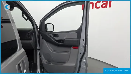 HYUNDAI STAREX 12-SEATER WAGON